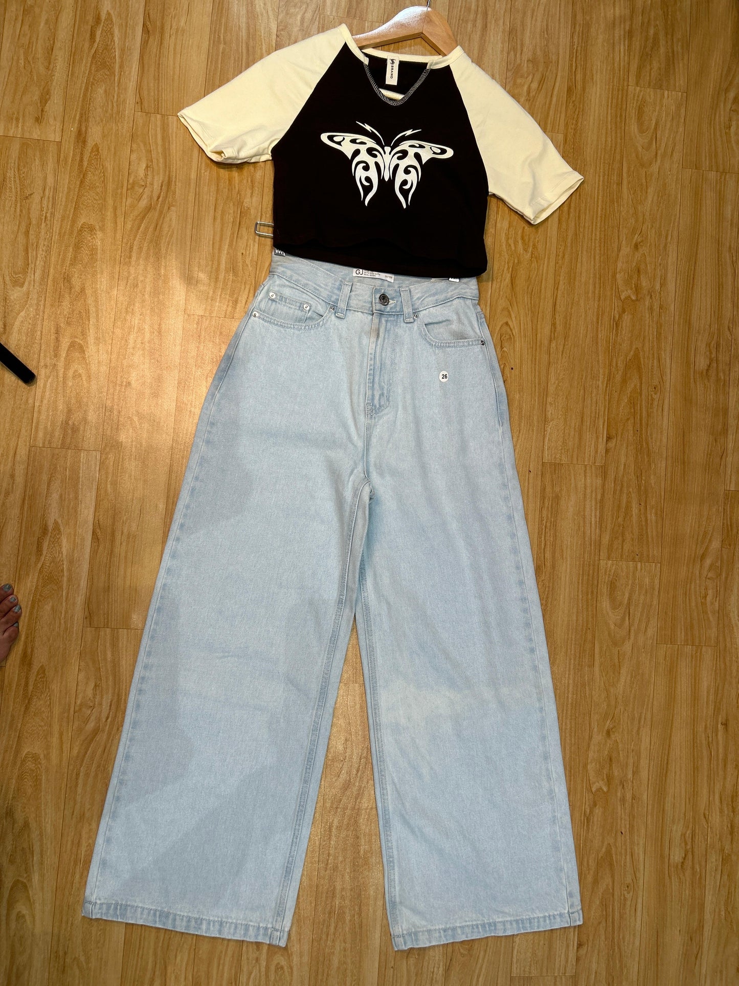 Graphic Butterfly Crop Tshirt